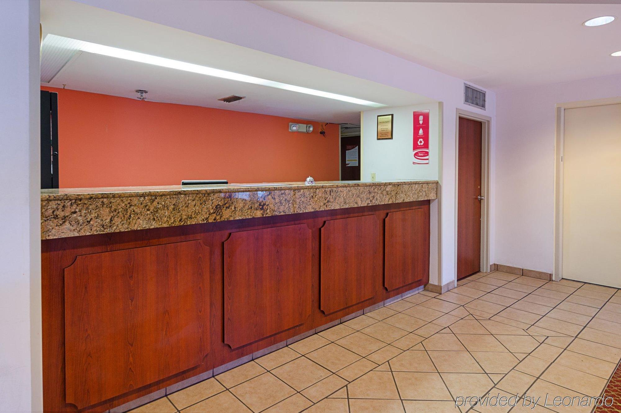 Econo Lodge Inn & Suites Джонсън Сити Екстериор снимка