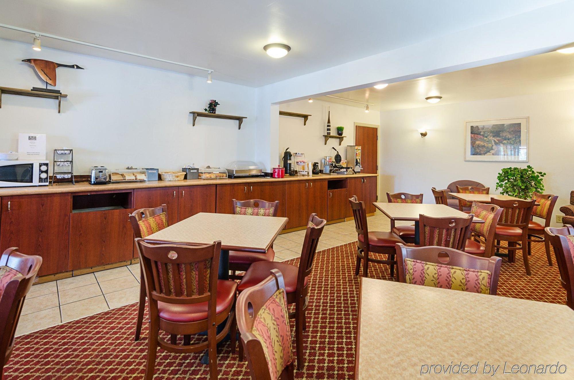 Econo Lodge Inn & Suites Джонсън Сити Екстериор снимка