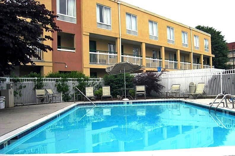 Econo Lodge Inn & Suites Джонсън Сити Екстериор снимка