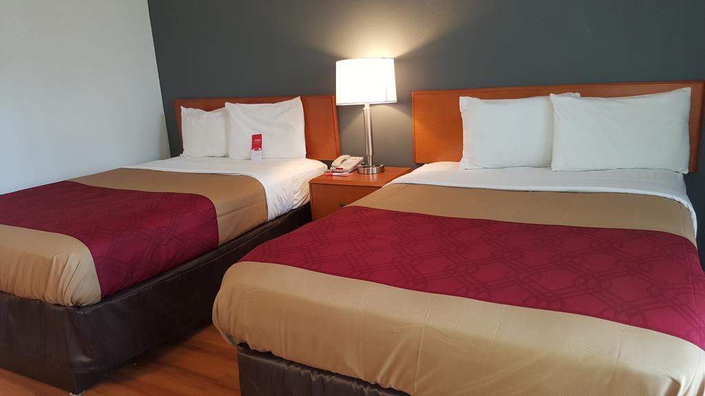 Econo Lodge Inn & Suites Джонсън Сити Екстериор снимка