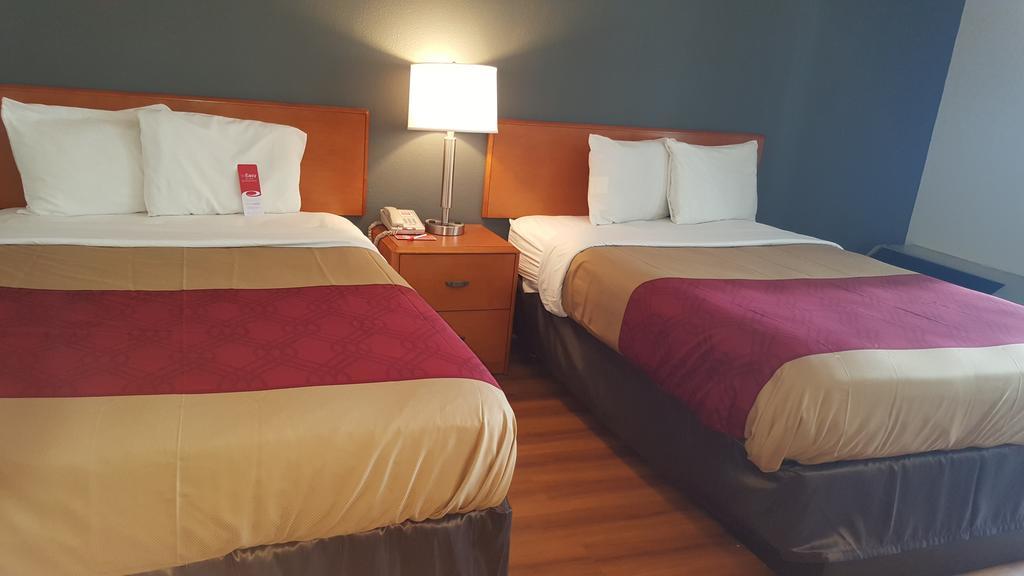 Econo Lodge Inn & Suites Джонсън Сити Екстериор снимка