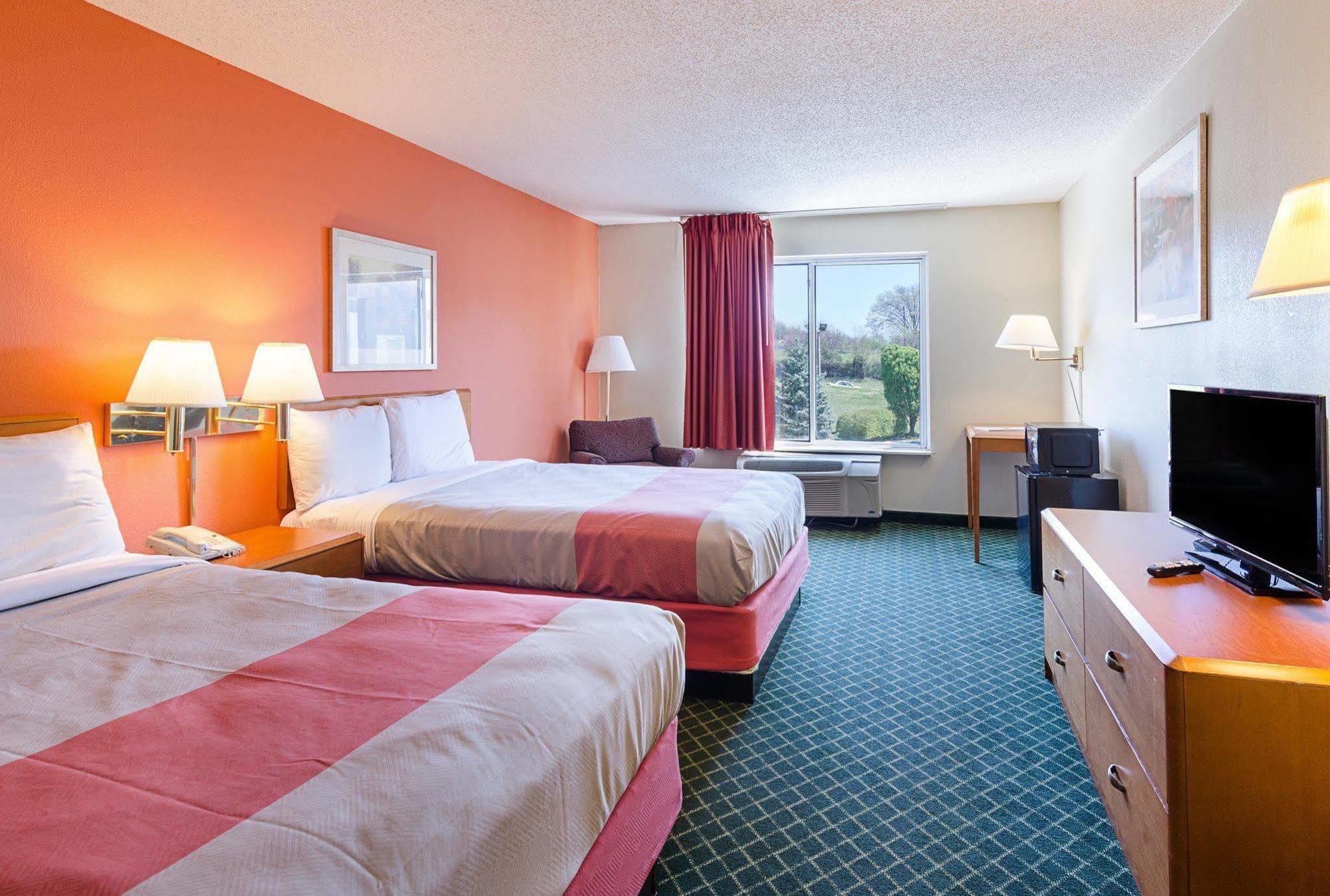 Econo Lodge Inn & Suites Джонсън Сити Екстериор снимка