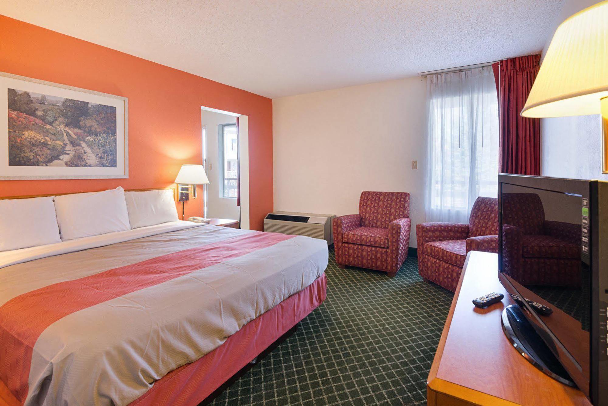 Econo Lodge Inn & Suites Джонсън Сити Екстериор снимка