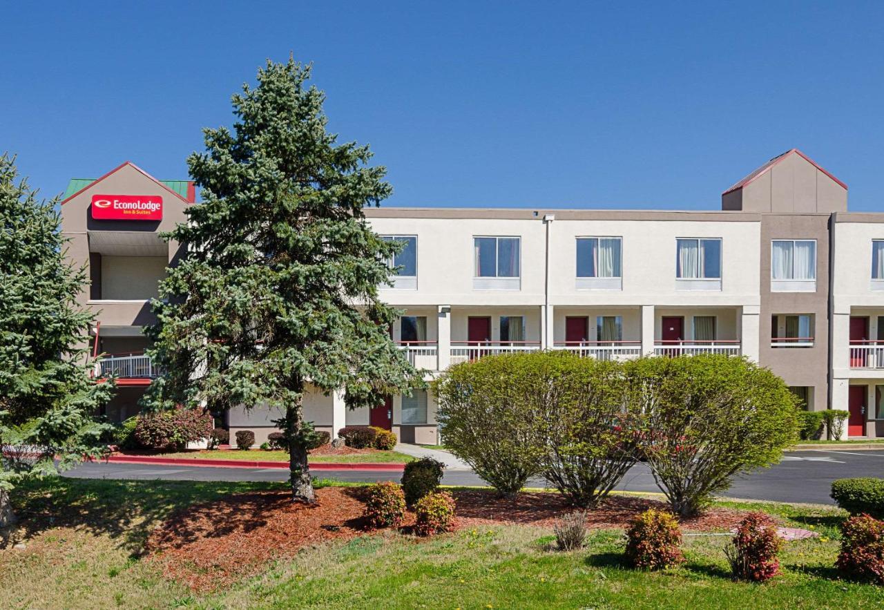 Econo Lodge Inn & Suites Джонсън Сити Екстериор снимка